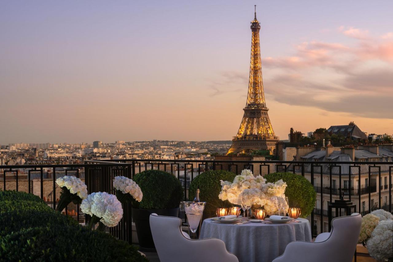 Four Seasons Hotel George V Paris Exterior photo